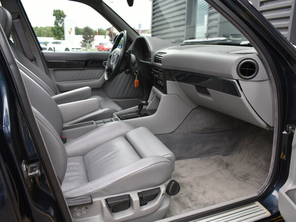 1995 BMW 5 серии 540i III (E34), синий, 3950000 рублей - вид 13