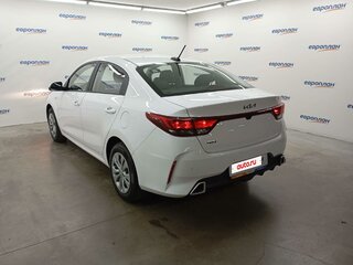 2022 Kia Rio IV Рестайлинг, белый, 1730000 рублей, вид 4