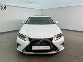 2016 Lexus ES 250 VI Рестайлинг, белый, 2500000 рублей, вид 3