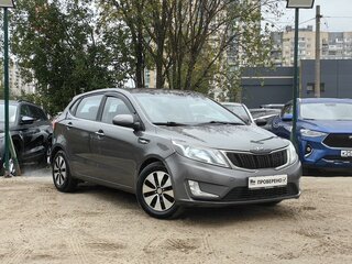 2014 Kia Rio 4-speed III, серый, 729000 рублей, вид 3