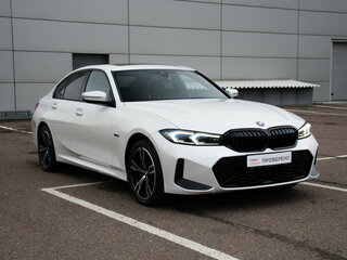 2022 BMW 3 серии 330e xDrive VII (G2x) Рестайлинг, белый, 4993000 рублей, вид 4