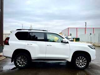 2018 Toyota Land Cruiser Prado 150 Series Рестайлинг 2, белый, 3960000 рублей, вид 2
