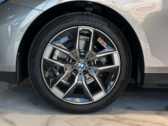 2024 BMW 5 серии 520i VIII (G60/G61/G68), серый, 6200000 рублей - вид 7