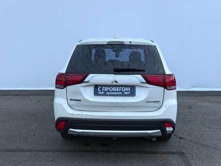 2017 Mitsubishi Outlander III Рестайлинг 2, белый, 1420000 рублей, вид 5