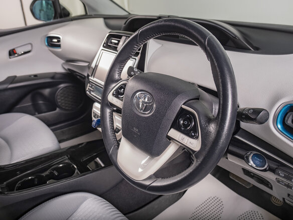 2016 Toyota Prius IV (XW50), белый, 1799000 рублей - вид 11