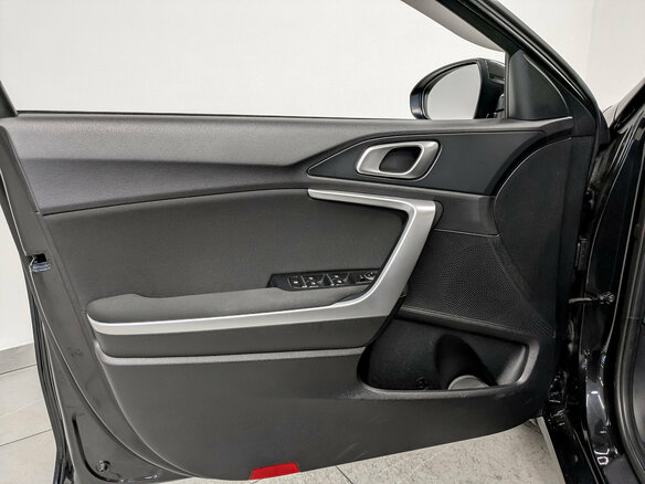 2021 Kia Ceed III Рестайлинг, чёрный - вид 18