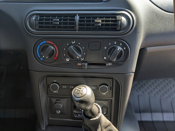 2026 Lada (ВАЗ) Niva Travel I Рестайлинг, зелёный, 1807900 рублей - вид 10