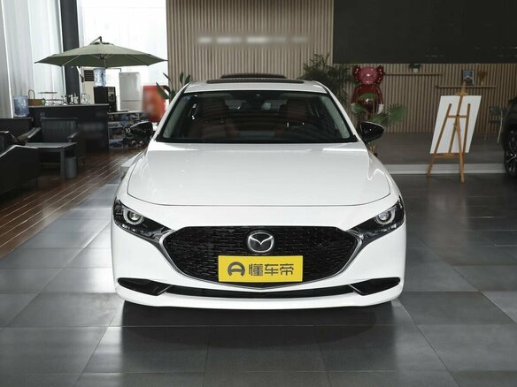 2025 Mazda 3 Axela IV (BP), белый, 3600000 рублей - вид 1