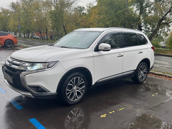 2016 Mitsubishi Outlander III Рестайлинг 2, белый, 2100000 рублей - вид 4