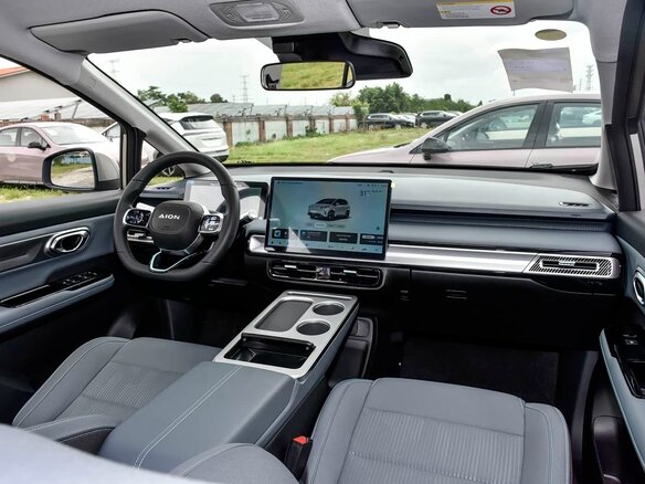 2025 Aion Y Plus 68.2 kWh, серый, 1710000 рублей - вид 13