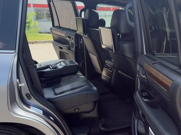 2016 Lexus LX 570 III Рестайлинг 2, серый, 6000000 рублей - вид 16