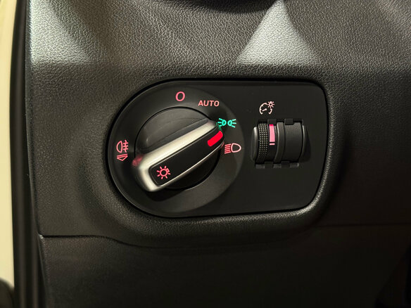 2012 Audi A1 I (8X), белый, 1050000 рублей - вид 14