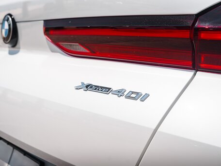 2020 BMW X6 40i III (G06), белый, 7499900 рублей, вид 2