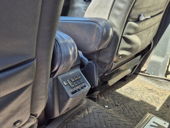 1994 Mitsubishi Pajero II, серебристый - вид 21