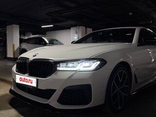 2021 BMW 5 серии 530i xDrive VII (G30/G31/G38) Рестайлинг, белый, 5000000 рублей, вид 4