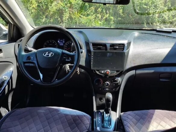 2015 Hyundai Solaris I Рестайлинг, белый, 840000 рублей - вид 5