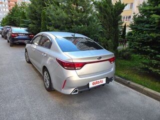 2021 Kia Rio IV Рестайлинг, серый, 1880000 рублей, вид 4