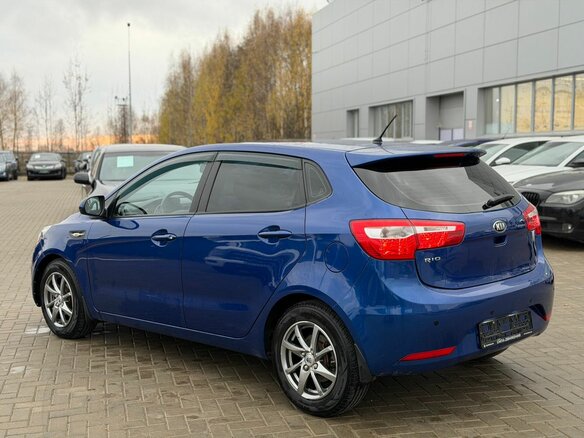 2013 Kia Rio 4-speed III, синий, 965000 рублей - вид 6