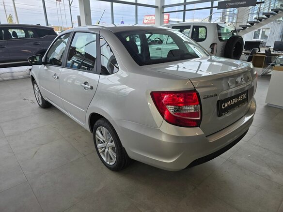 2026 Lada (ВАЗ) Granta I Рестайлинг, серебристый - вид 5
