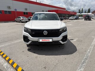 2019 Volkswagen Touareg III, белый, 5300000 рублей, вид 2