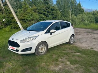 2015 Ford Fiesta Mk6 Рестайлинг, белый, 615000 рублей, вид 1