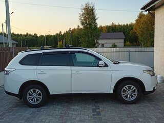 2013 Mitsubishi Outlander III, белый, 1050000 рублей, вид 3