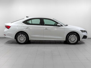 2021 Skoda Octavia IV (A8), белый, 2035000 рублей, вид 4
