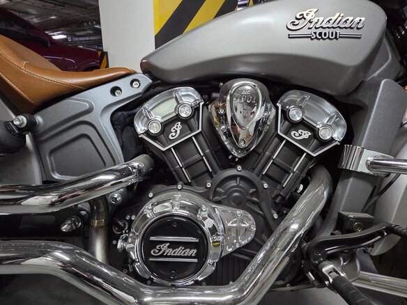 2015 Indian Scout, серый, 2000000 рублей - вид 3