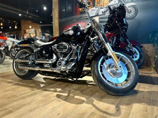 2022 Harley-Davidson Fat Boy, чёрный, 3100000 рублей, вид 3