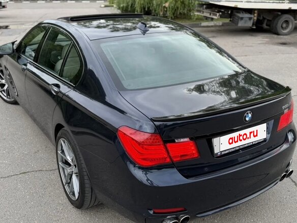 2008 BMW 7 серии 750i V (F01/F02/F04), синий - вид 23