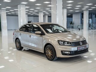 2016 Volkswagen Polo V Рестайлинг, бежевый, 900000 рублей, вид 5