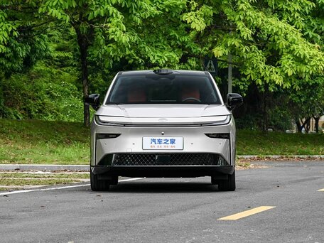 2026 Toyota bZ3X 58.3 kWh, серебристый, 2700000 рублей, вид 2