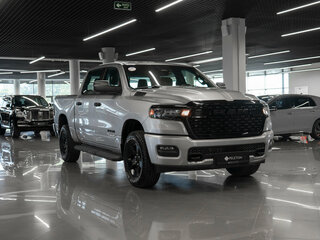 2025 Ram 1500 Quad Cab V Рестайлинг, серый, 8500000 рублей, вид 2