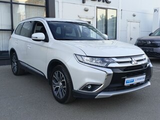 2015 Mitsubishi Outlander III Рестайлинг 2, белый, 1775000 рублей, вид 3