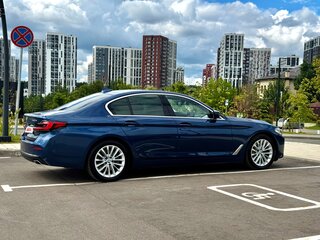 2020 BMW 5 серии 530e VII (G30/G31/G38) Рестайлинг, синий, 4500000 рублей, вид 5