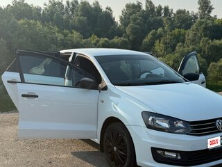 2015 Volkswagen Polo V Рестайлинг, белый, 1125000 рублей, вид 4