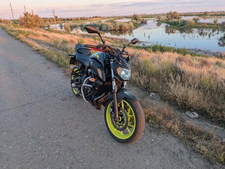 2018 Yamaha MT-07 (FZ-07), серый, 750000 рублей, вид 2