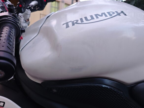 2011 Triumph Speed Triple, белый, 650000 рублей - вид 7