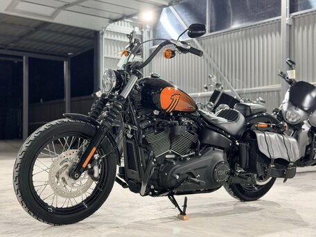 2021 Harley-Davidson Street Bob, оранжевый, 1500000 рублей, вид 2