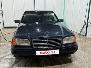 1997 Mercedes-Benz C-Класс 180 I (W202) Рестайлинг, чёрный, 350000 рублей, вид 2