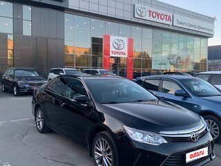 2016 Toyota Camry VII (XV50) Рестайлинг, чёрный, 2500000 рублей, вид 2
