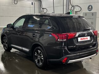 2017 Mitsubishi Outlander III Рестайлинг 2, чёрный, 1240000 рублей, вид 3