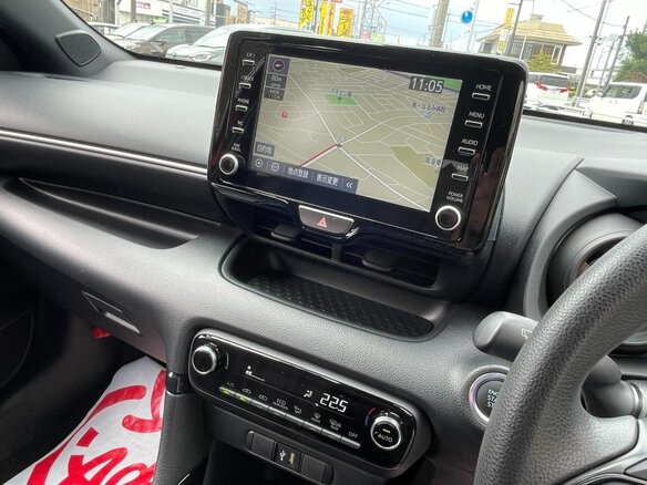 2023 Toyota Yaris IV, красный, 1073000 рублей - вид 16