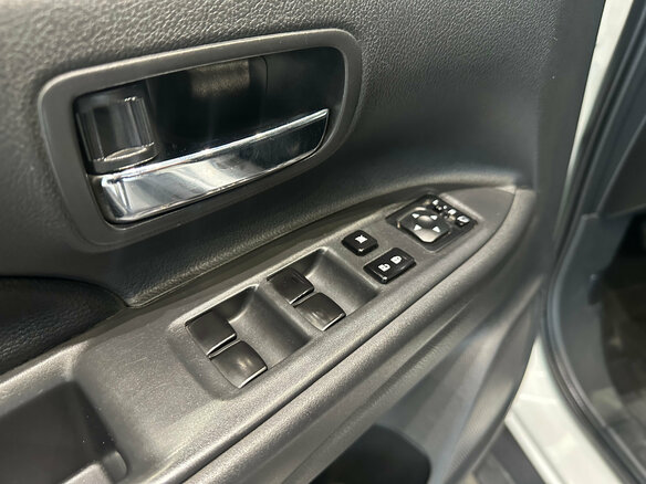 2014 Mitsubishi Outlander III Рестайлинг, белый, 1570000 рублей - вид 21