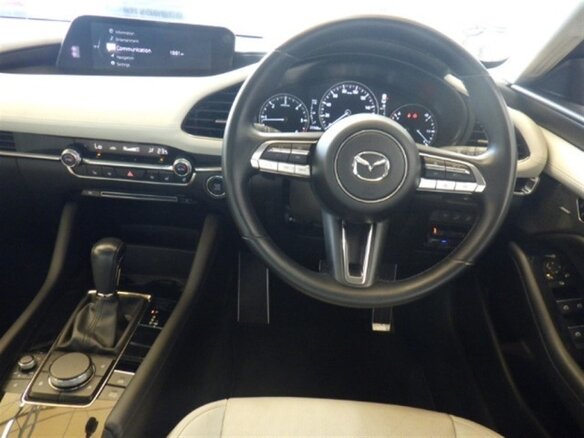 2022 Mazda 3 IV (BP), чёрный, 1350000 рублей - вид 4