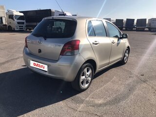 2009 Toyota Yaris II Рестайлинг, серебристый, 670000 рублей, вид 5