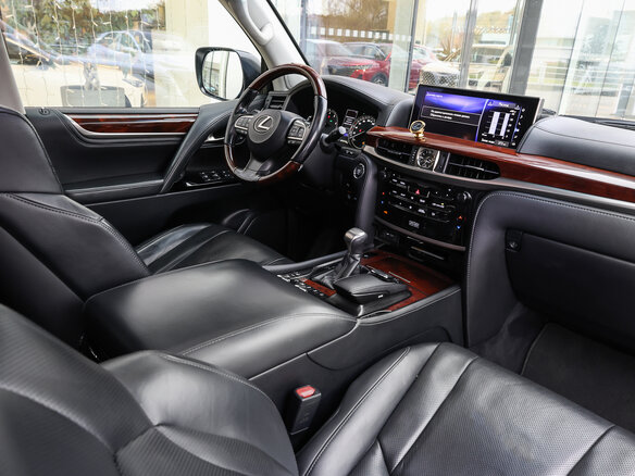 2016 Lexus LX 570 III Рестайлинг 2, белый, 7400000 рублей - вид 9