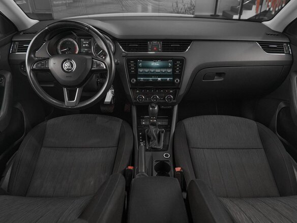 2017 Skoda Octavia III (A7) Рестайлинг, белый, 1399000 рублей - вид 9