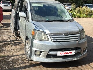 2002 Toyota Noah I (R60), белый, 600000 рублей, вид 1