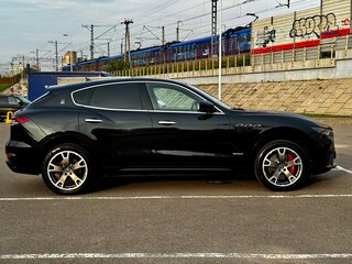 2021 Maserati Levante I Рестайлинг, чёрный, 6800000 рублей, вид 4